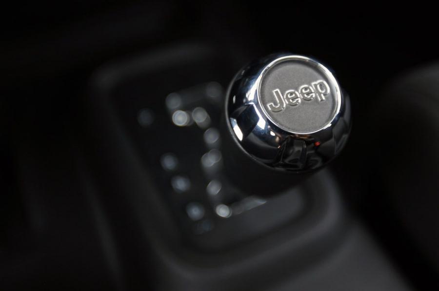  Jeep Wrangler Sport 2012 года  (фото 14 из 60)